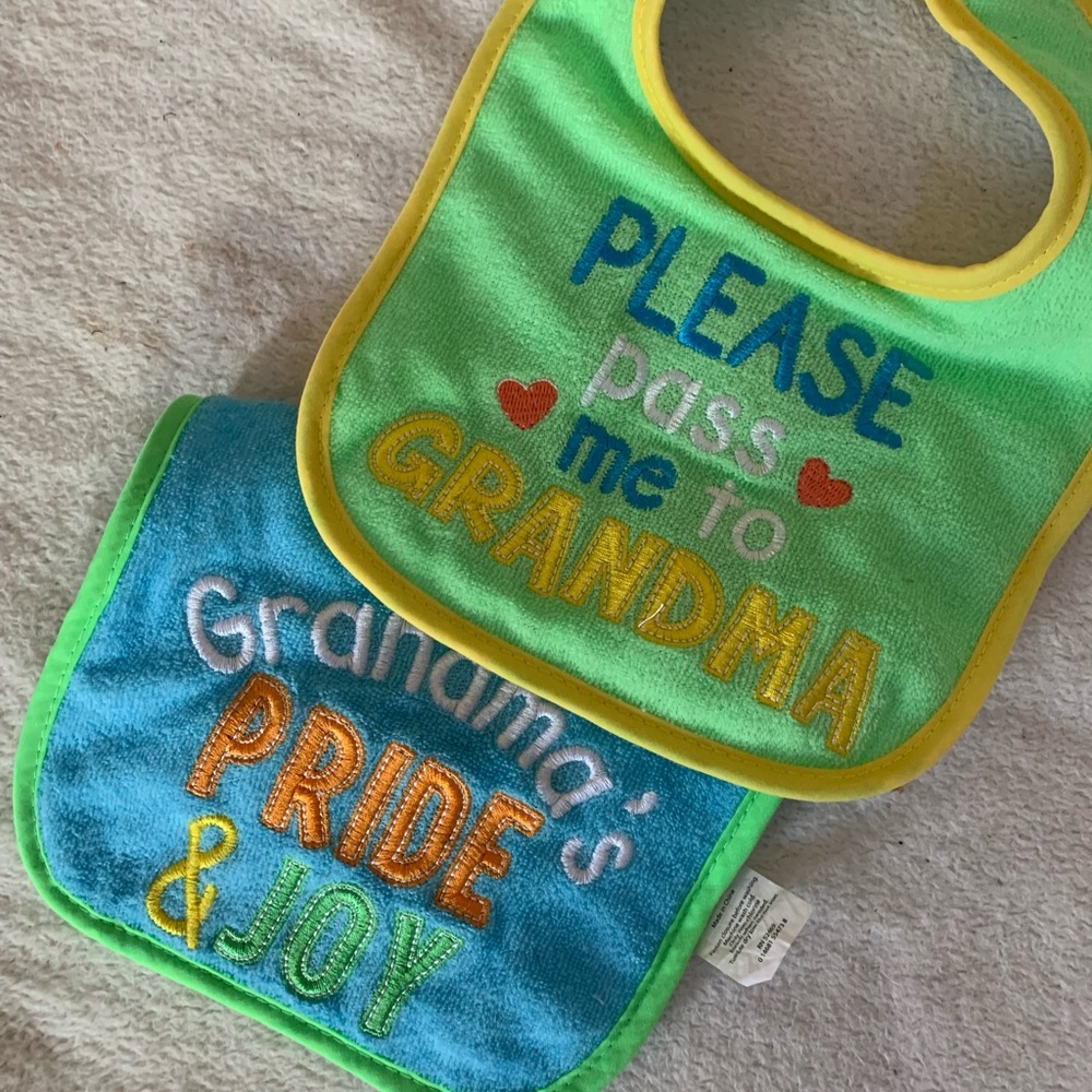 2 baby bibs
